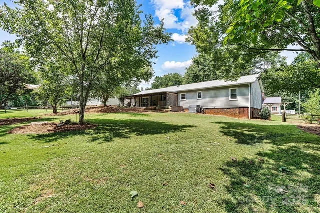 a view of a house with a big yard