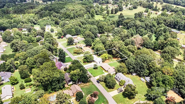 $310,000 | 1328 32nd St Court Northeast, Conover, NC 28613