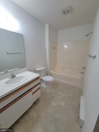 $1,050 | 530 Spring Street, Unit B1, Somerset, WI 54025