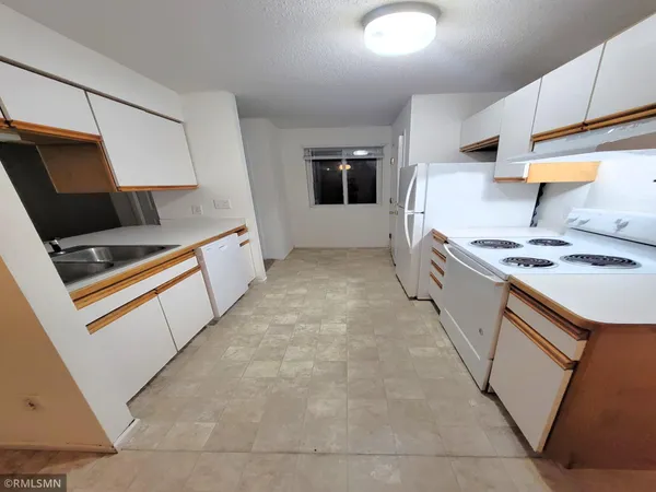 $1,050 | 530 Spring Street, Unit B1, Somerset, WI 54025