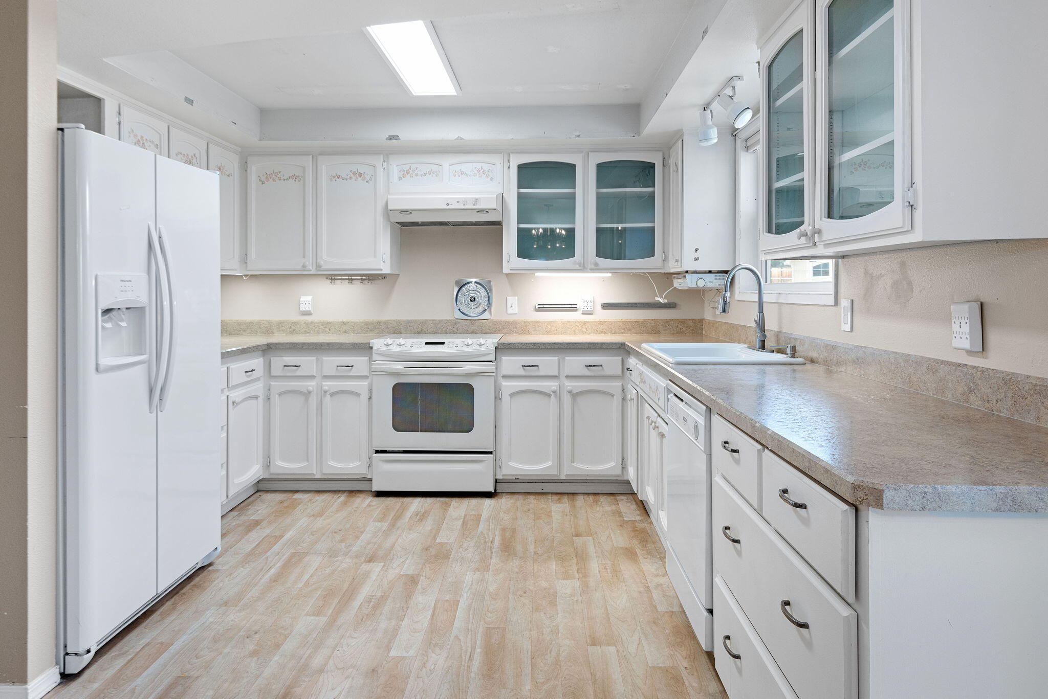 62895 Eagle Road Bend, OR 97701 - Photo 12 of 25 kitchen