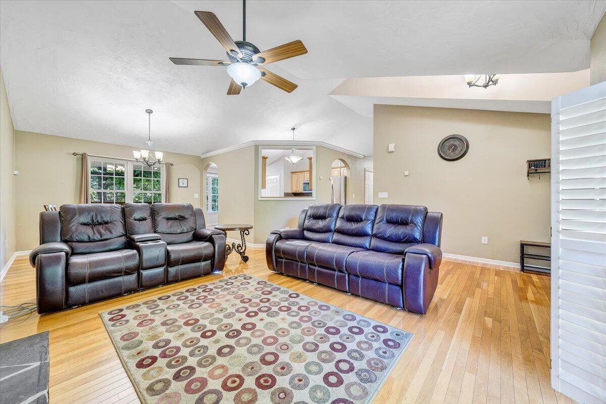1425 Virginia Ridge Drive Hardy, VA 24101 - Photo 7 of 41 11-MIB09585