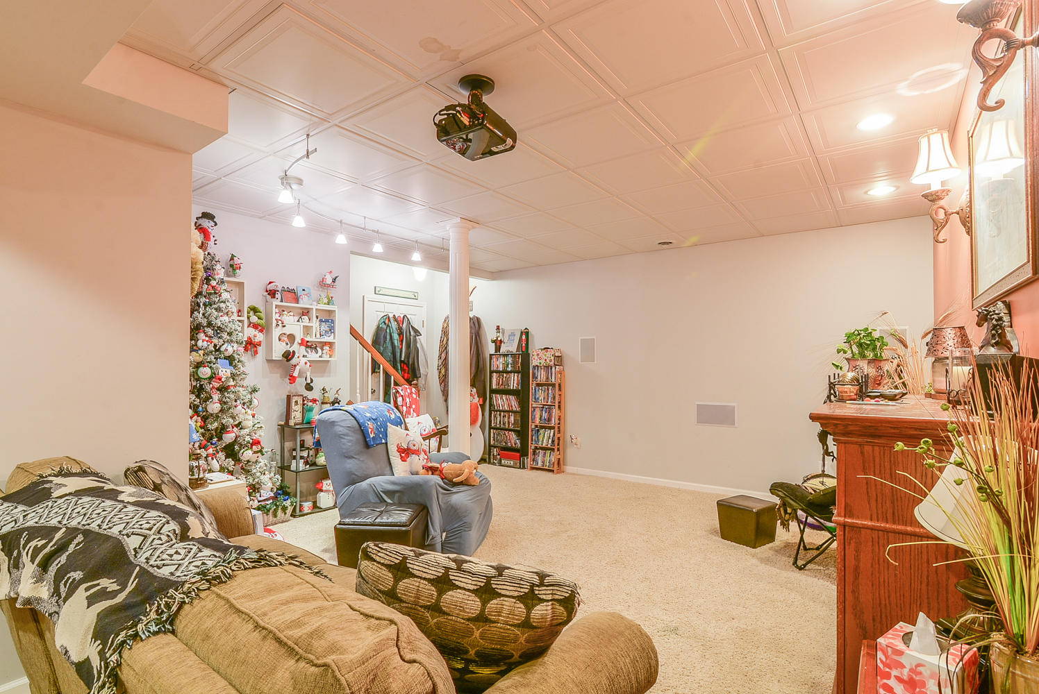 176 Harwood Road Gray, TN 37615 - Photo 34 of 47 176 Harwood family room 2