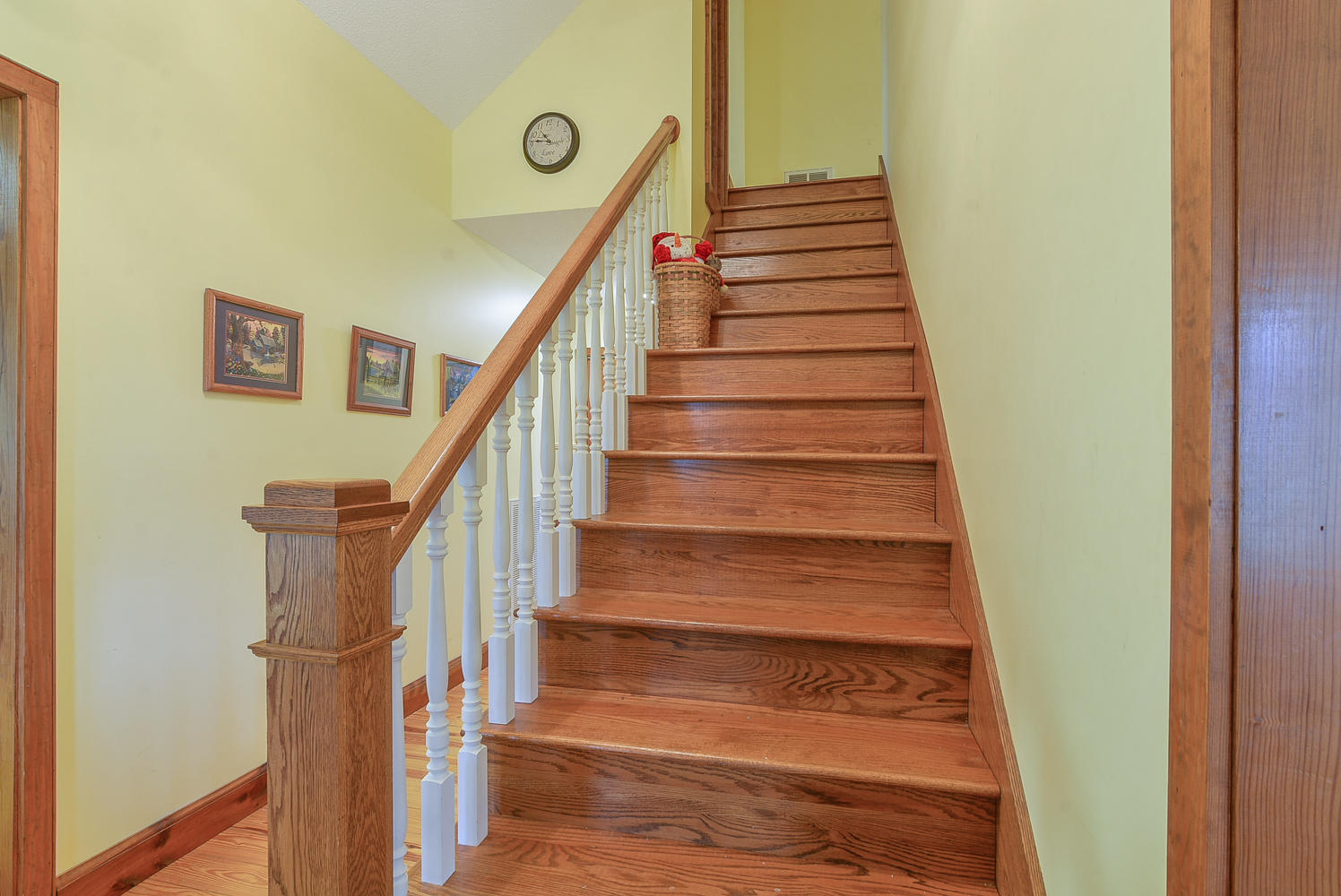 176 Harwood Road Gray, TN 37615 - Photo 7 of 47 176 Harwood stairway
