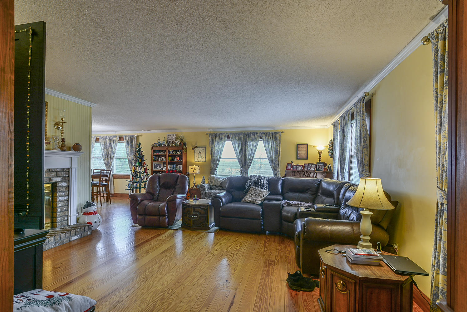176 Harwood Road Gray, TN 37615 - Photo 8 of 47 176 Harwood living room 1