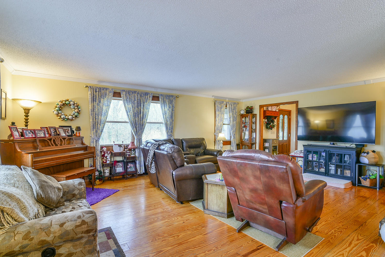 176 Harwood Road Gray, TN 37615 - Photo 10 of 47 176 Harwood living room 3
