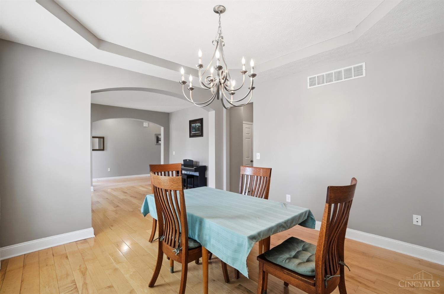678 Hyacinth Road Cincinnati, OH 45245 - Photo 12 of 82 Gallery Image 12