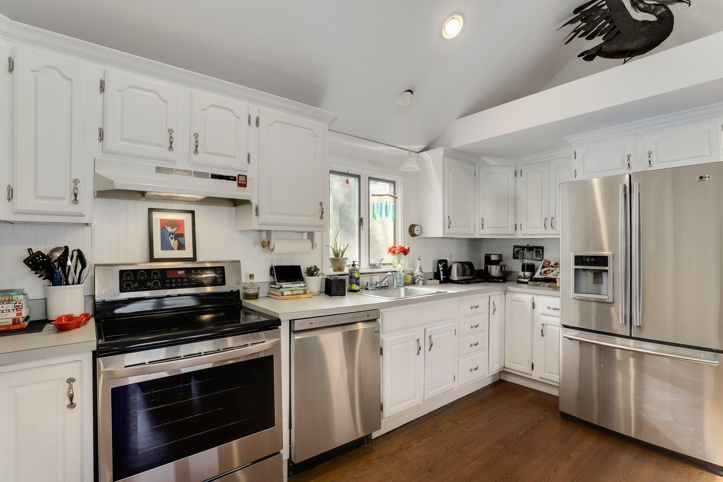 73 Lillian Road Hyannis, MA 02601 - Photo 9 of 28 08