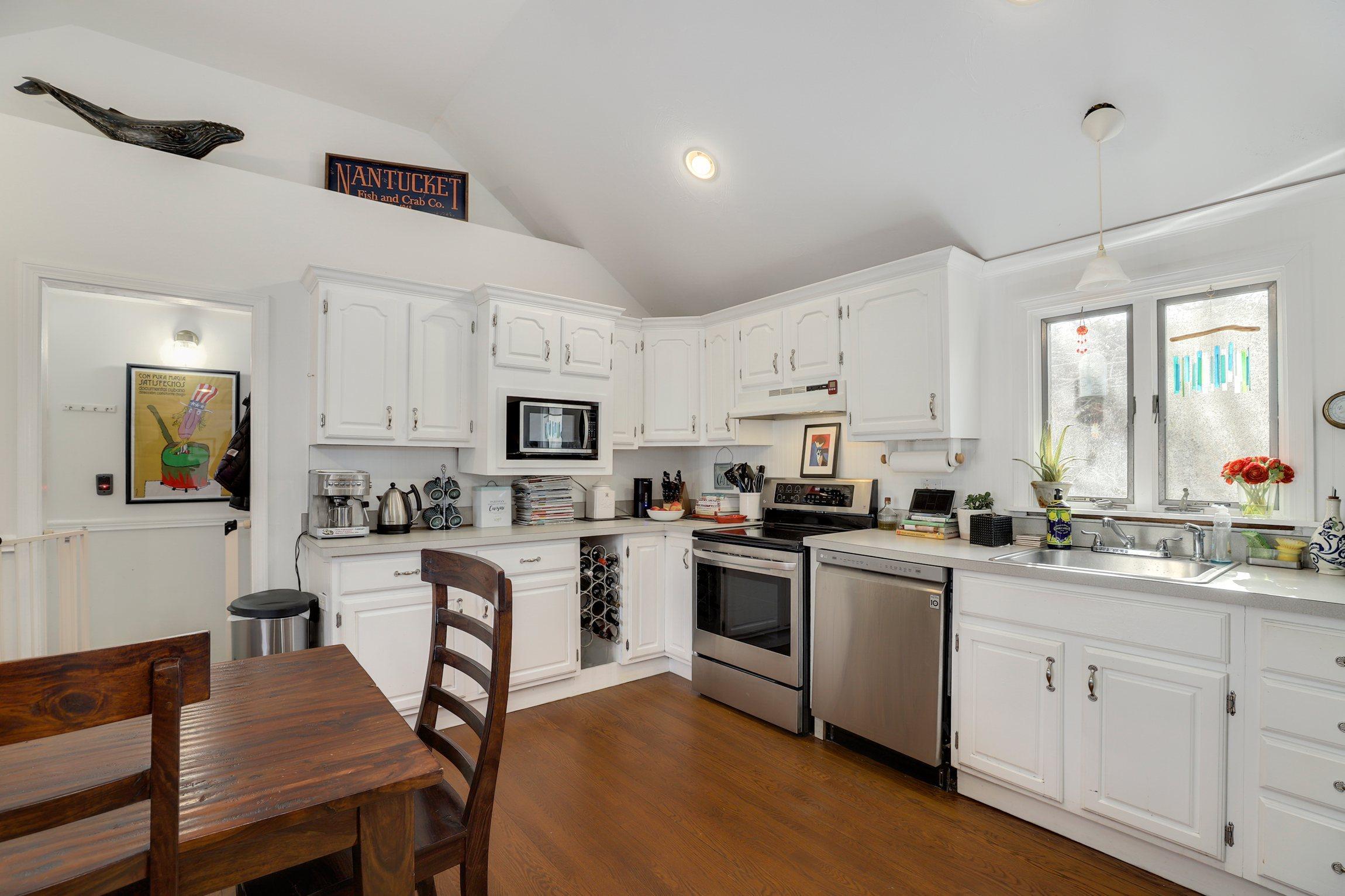 73 Lillian Road Hyannis, MA 02601 - Photo 10 of 28 07