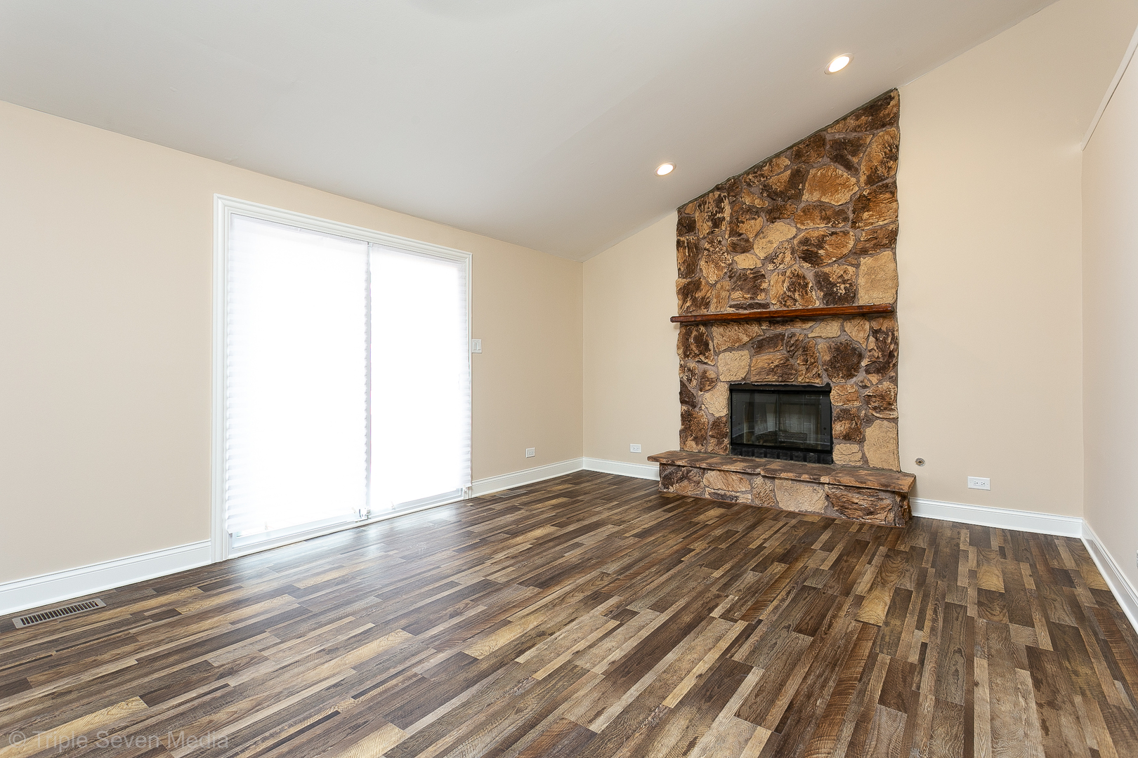 233 Willow Road Matteson, IL 60443 - Photo 4 of 32