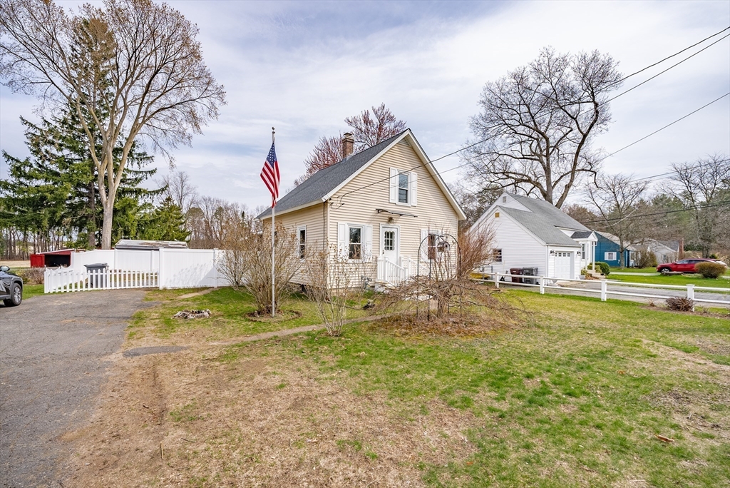 194 Holyoke Road Westfield, MA 01085 - Photo 2 of 34 Gallery Image 2