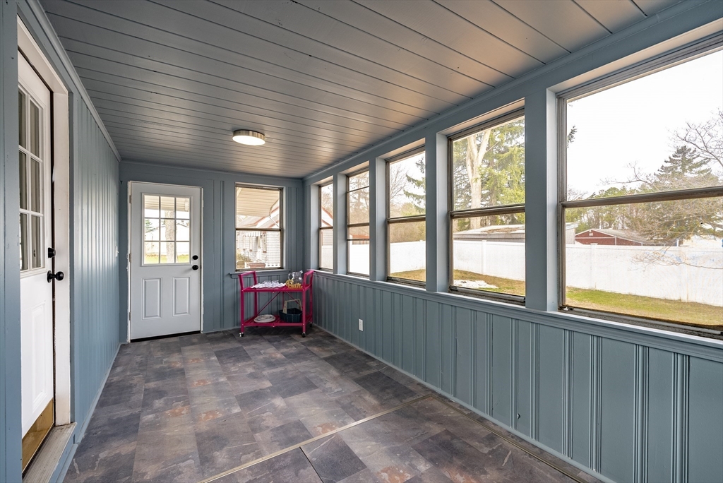 194 Holyoke Road Westfield, MA 01085 - Photo 4 of 34 Gallery Image 4