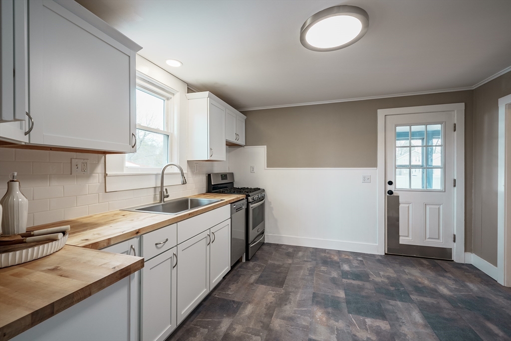 194 Holyoke Road Westfield, MA 01085 - Photo 8 of 34 Gallery Image 8
