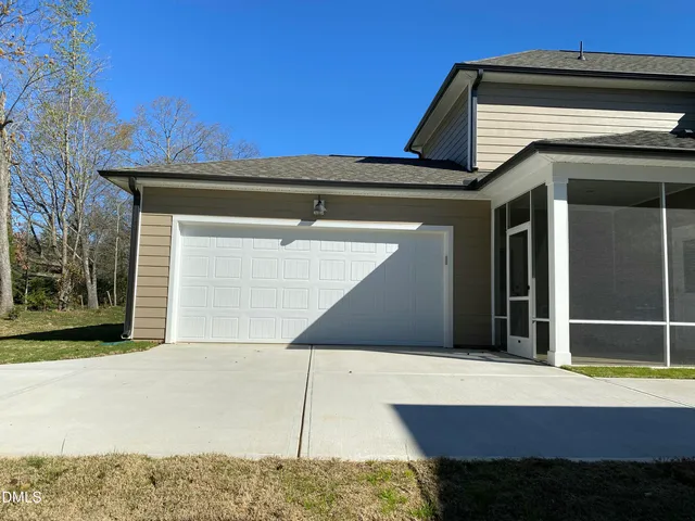 a view of a small space in the yard
