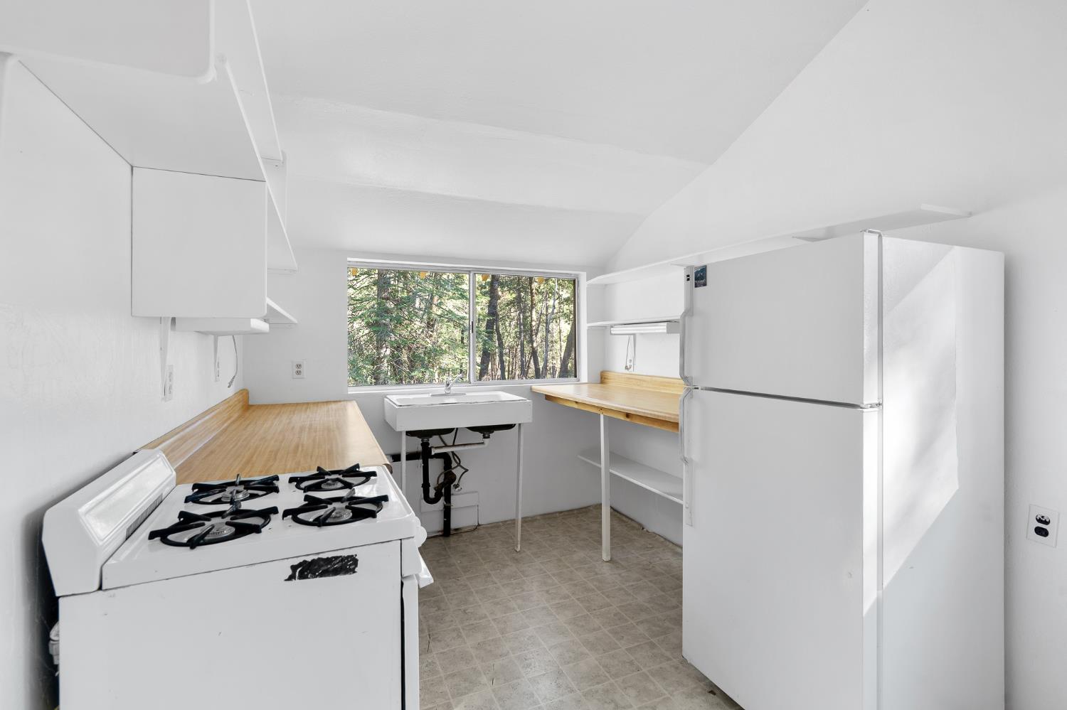 5498 Platt Mountain Road Forest Ranch, CA 95942 - Photo 38 of 59 Working Loft ADU Kitchen with Stove and Fridge