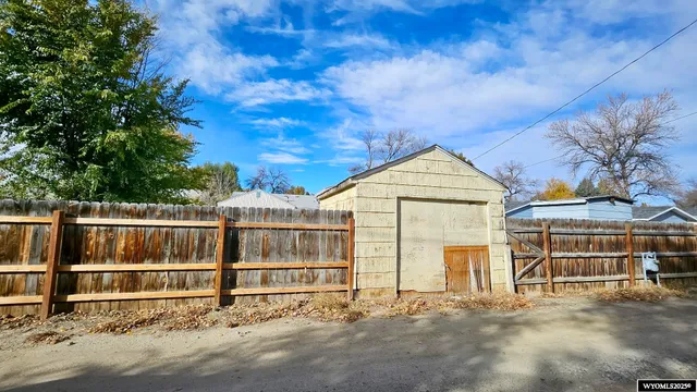 $185,000 | 817 South 11th Street, Worland, WY 82401