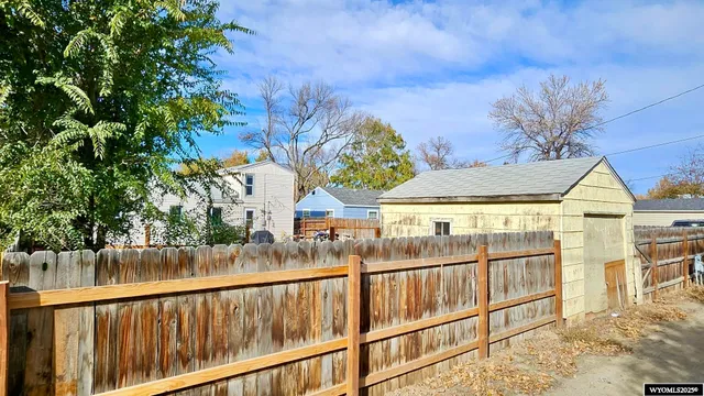 $185,000 | 817 South 11th Street, Worland, WY 82401