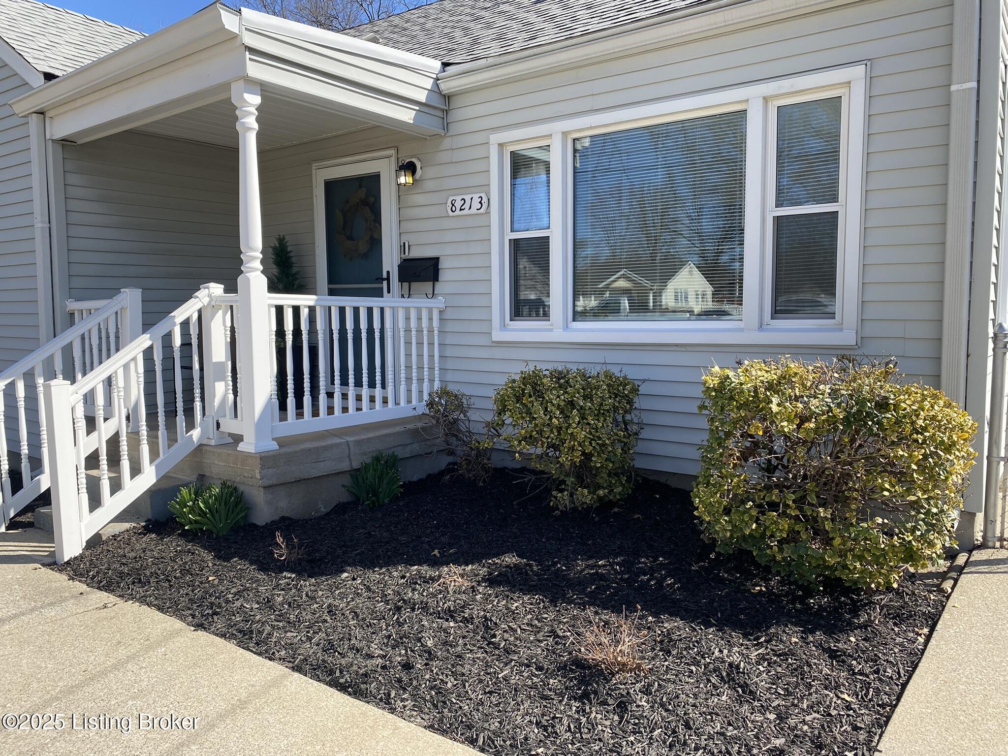 8213 Kerry Road Louisville, KY 40258 - Photo 2 of 36 IMG_5765
