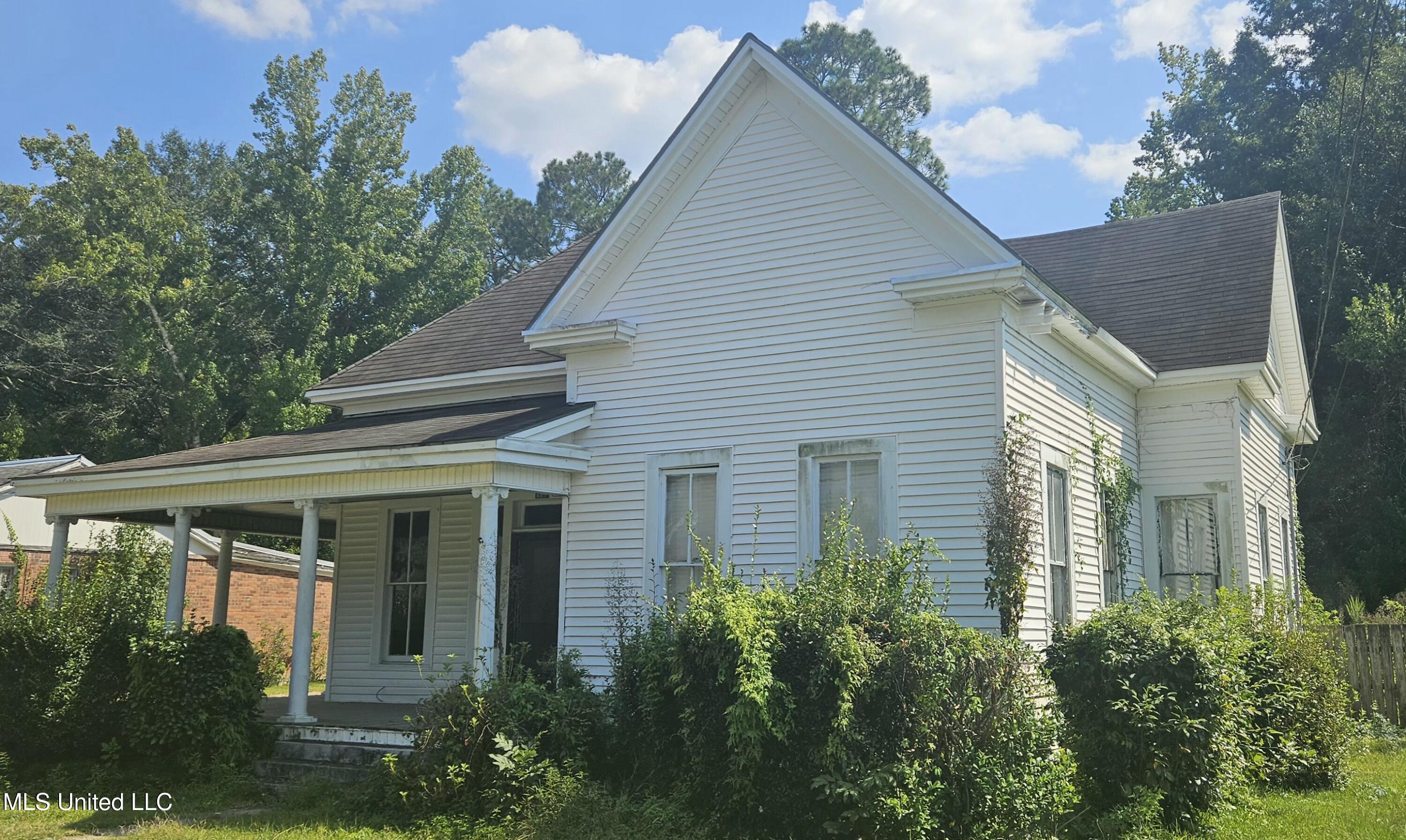 710 Church Street Columbia, MS 39429 - Photo 2 of 24 20250911_144223