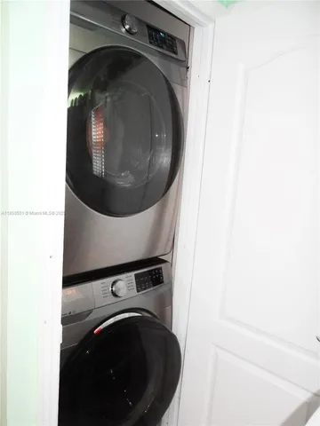 a close up view of a washer and dryer