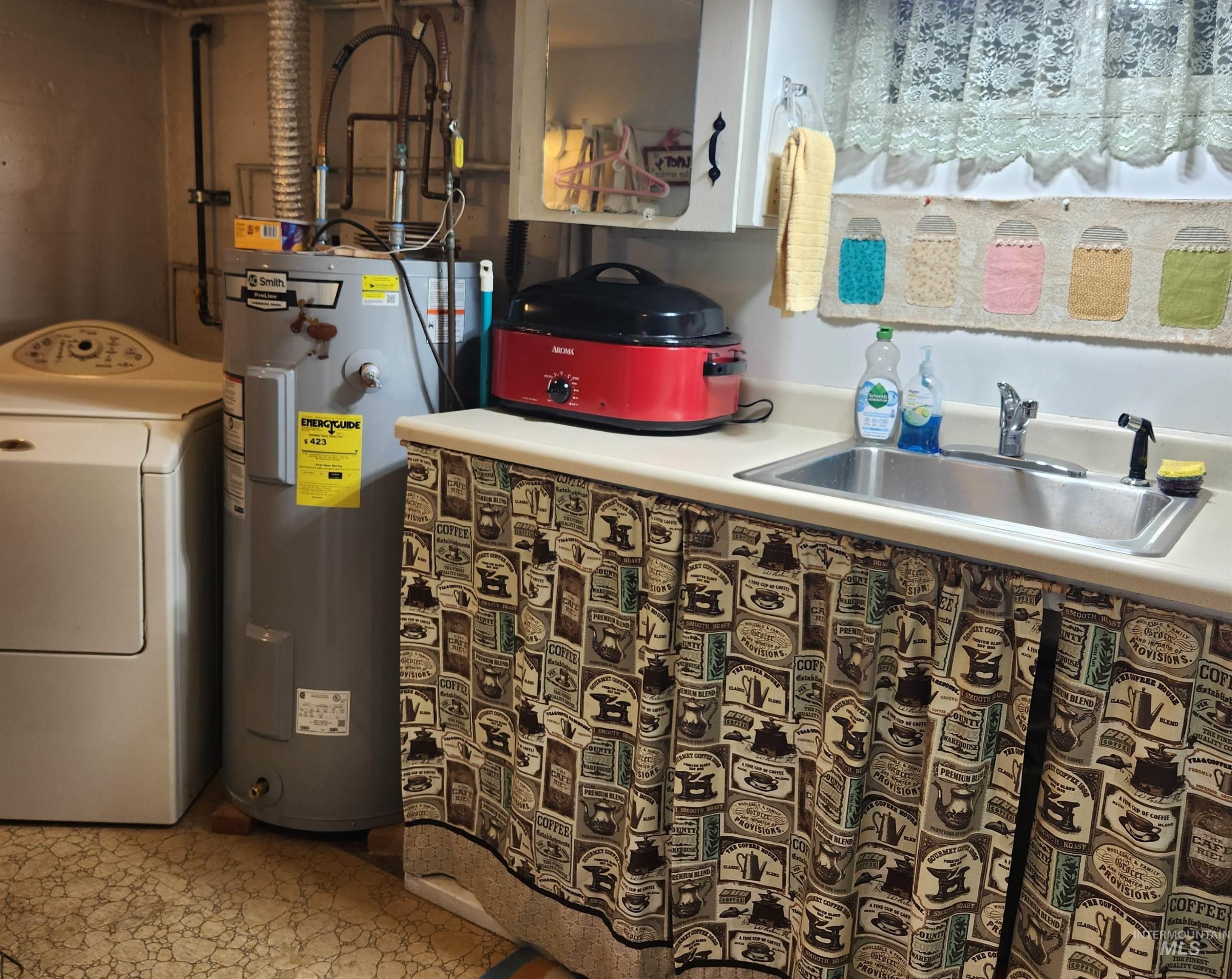 1105 Nevada Street Gooding, ID 83330 - Photo 21 of 26 featuring washer / dryer and water heater