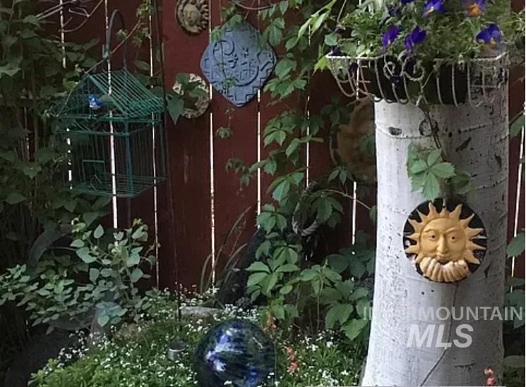 1105 Nevada Street Gooding, ID 83330 - Photo 7 of 26 Exterior view Summer