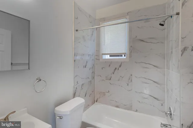 $1,800 | 5044 Wade Street, Philadelphia, PA 19144