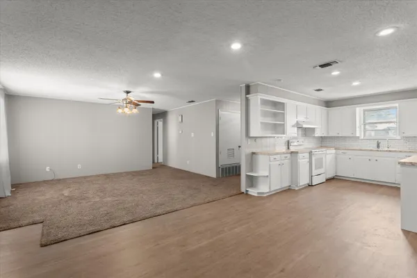 $159,900 | 403 Poplar Street, Levelland, TX 79336