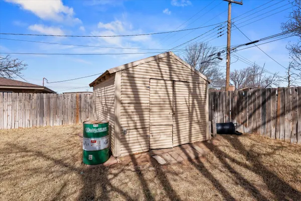 $159,900 | 403 Poplar Street, Levelland, TX 79336