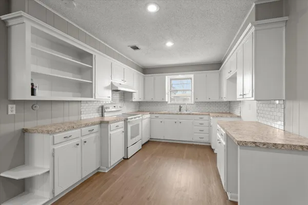 $159,900 | 403 Poplar Street, Levelland, TX 79336