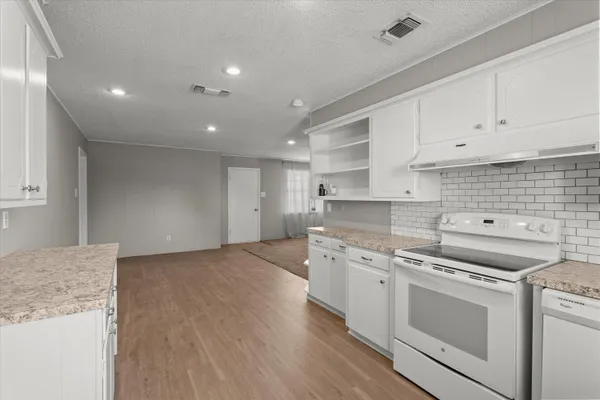 $159,900 | 403 Poplar Street, Levelland, TX 79336