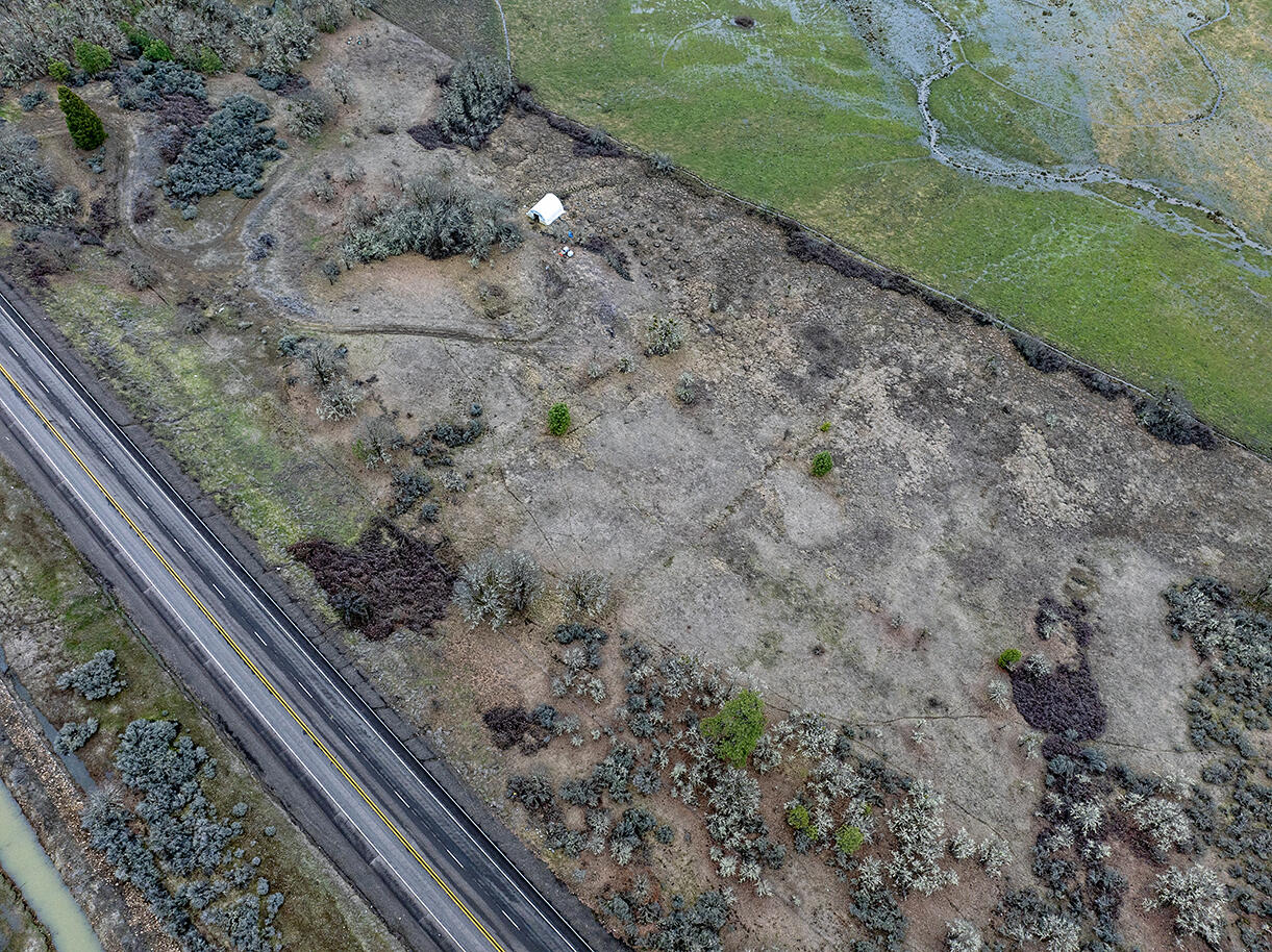 13546 Highway 140 Eagle Point, OR 97524 - Photo 14 of 24 a view of a yard with a wooden fence