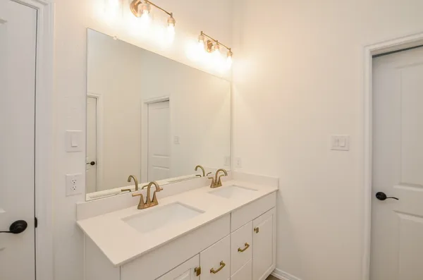 $1,975 | 130 East Coralburst Loop, Montgomery, TX 77316