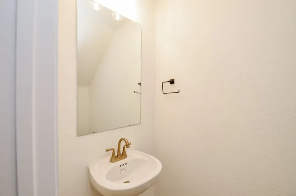 $1,975 | 130 East Coralburst Loop, Montgomery, TX 77316