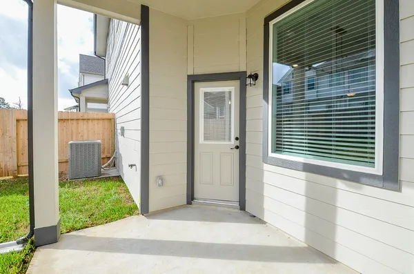 $1,975 | 130 East Coralburst Loop, Montgomery, TX 77316