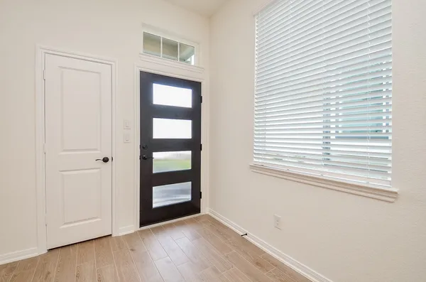 $1,975 | 130 East Coralburst Loop, Montgomery, TX 77316