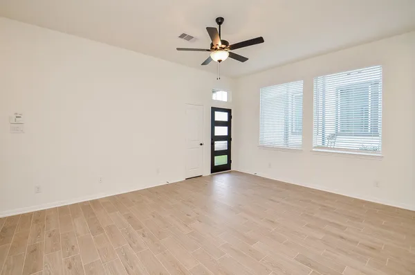 $1,975 | 130 East Coralburst Loop, Montgomery, TX 77316