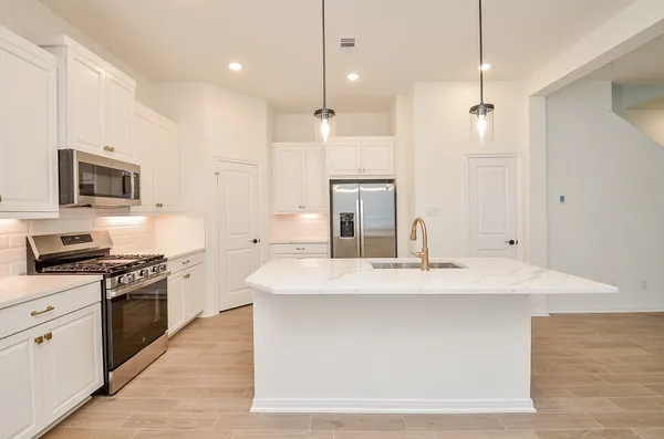 $1,975 | 130 East Coralburst Loop, Montgomery, TX 77316