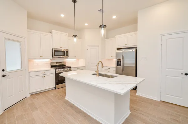 $1,975 | 130 East Coralburst Loop, Montgomery, TX 77316