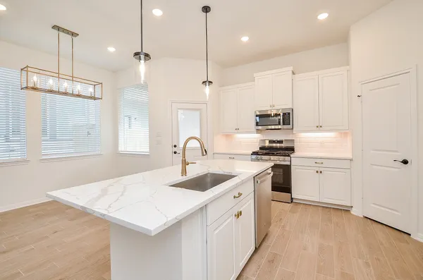 $1,975 | 130 East Coralburst Loop, Montgomery, TX 77316