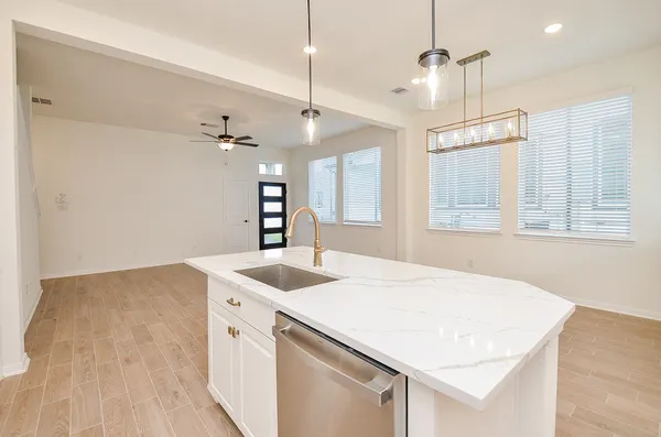 $1,975 | 130 East Coralburst Loop, Montgomery, TX 77316