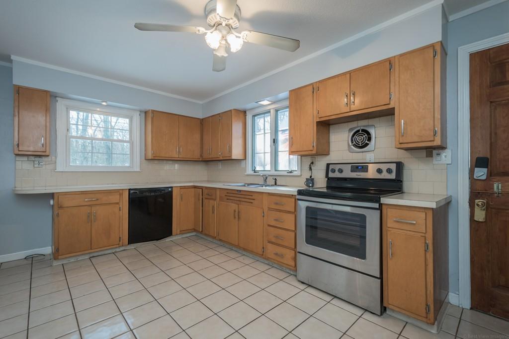 16 Nonquit Street Worcester, MA 01604 - Photo 5 of 20 Gallery Image 5