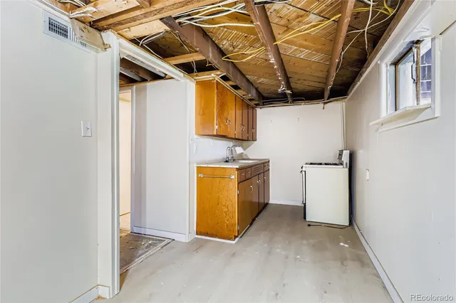 a view of utility room