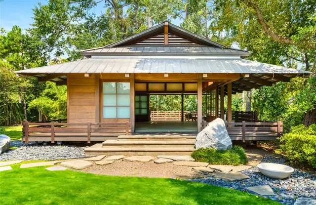 $3,300,000 | 2 Soldier Creek Circle, Hunters Creek Village, TX 77024