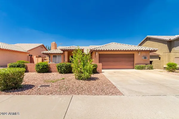 $2,600 | 1924 East Sharon Drive, Phoenix, AZ 85022