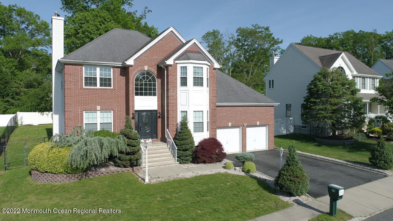 39 Violet Circle Howell, NJ 07731 - Photo 2 of 39 Brick Front Colonial