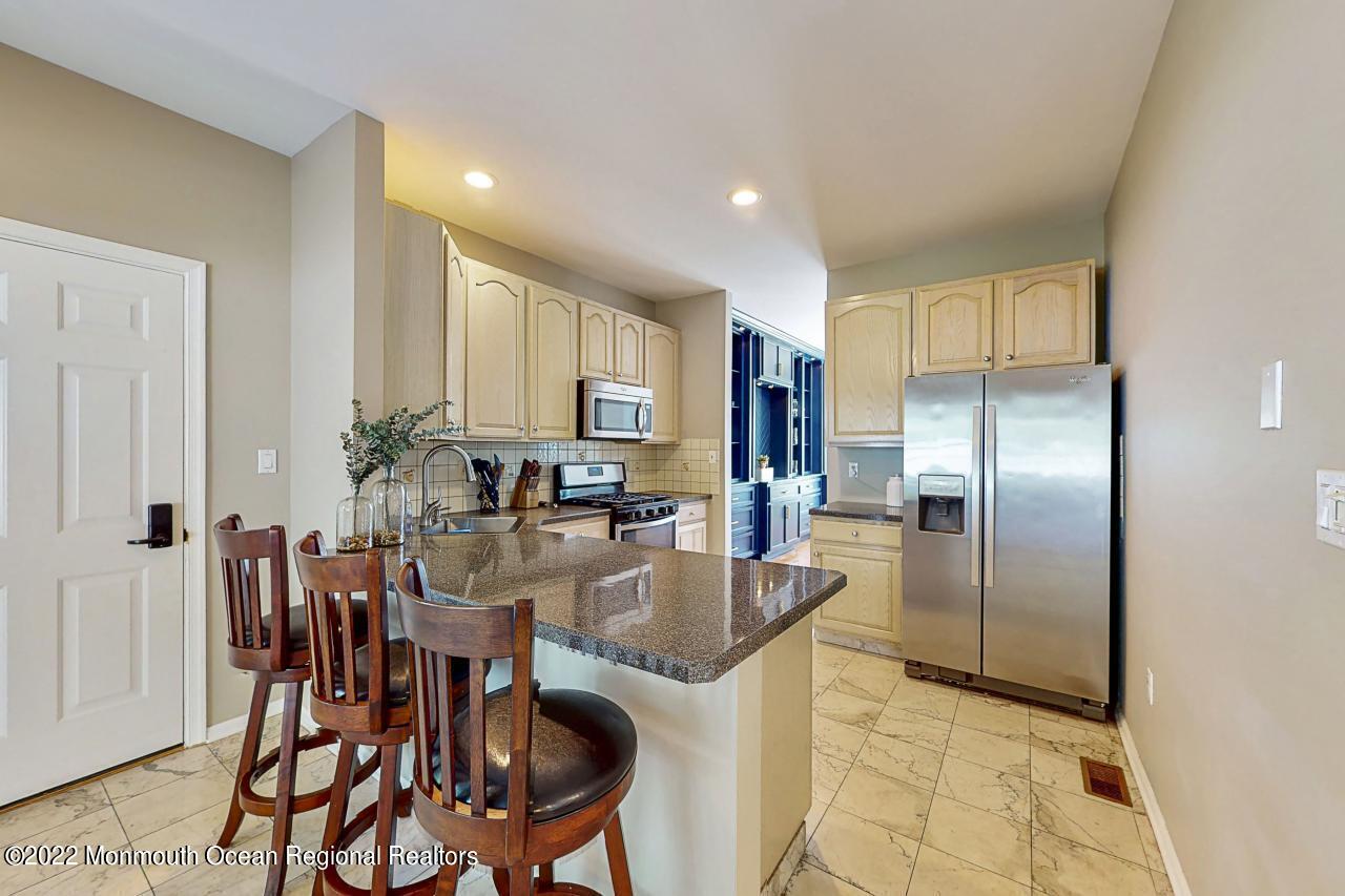 39 Violet Circle Howell, NJ 07731 - Photo 8 of 39 Spacious Kitchen