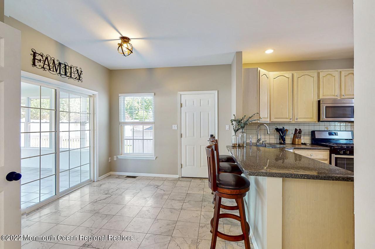 39 Violet Circle Howell, NJ 07731 - Photo 10 of 39 Eat In Kitchen