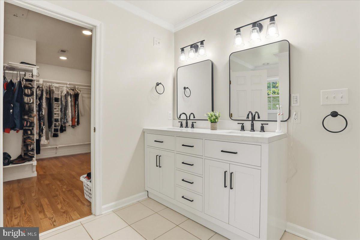 16818 Sterling Road Williamsport, MD 21795 - Photo 19 of 48 Primary bathroom