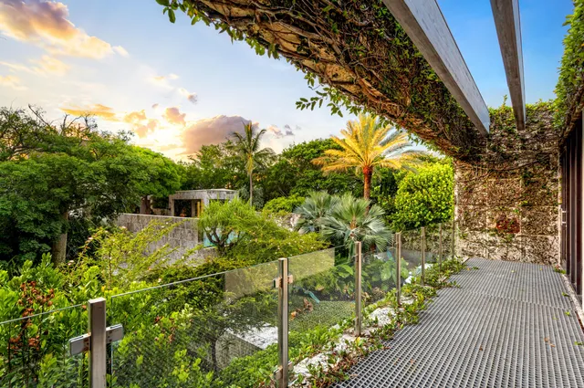 $38,500,000 | 880 South Ocean Boulevard, Manalapan, FL 33462